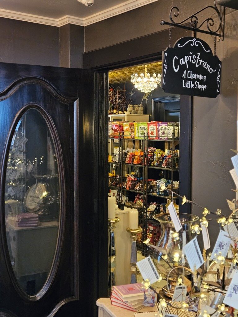 The gift shoppe off the lobby